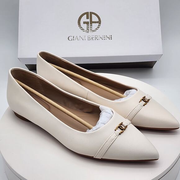 Giani Bernini Shoes - NEW - Giani Bernini Bentlley Women’s White Pointed Toe Flats Slip On Size 10 M